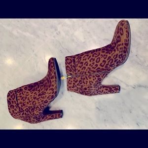 Ann Taylor LOFT size 8.5 Leopard Booties